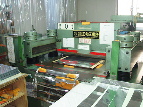 油圧60t抜き機